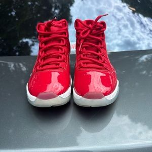 Jordan 11 red cherrys